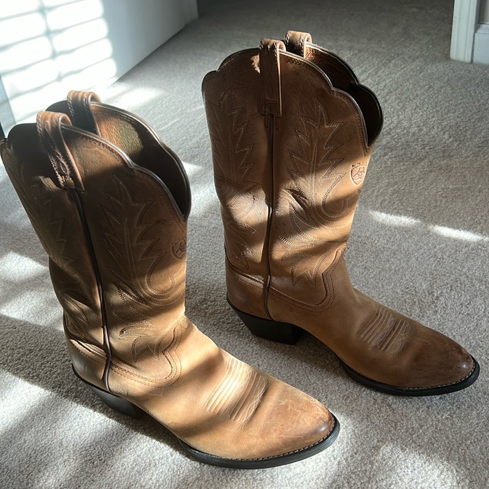 Ariat Light Brown Leather Western Boots — Size 7.5
